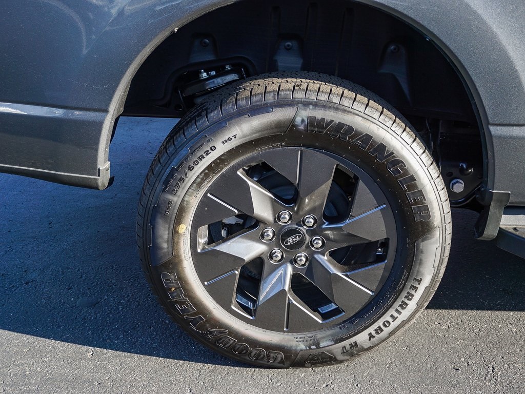 2025 Ford F-150 Lightning photo 8