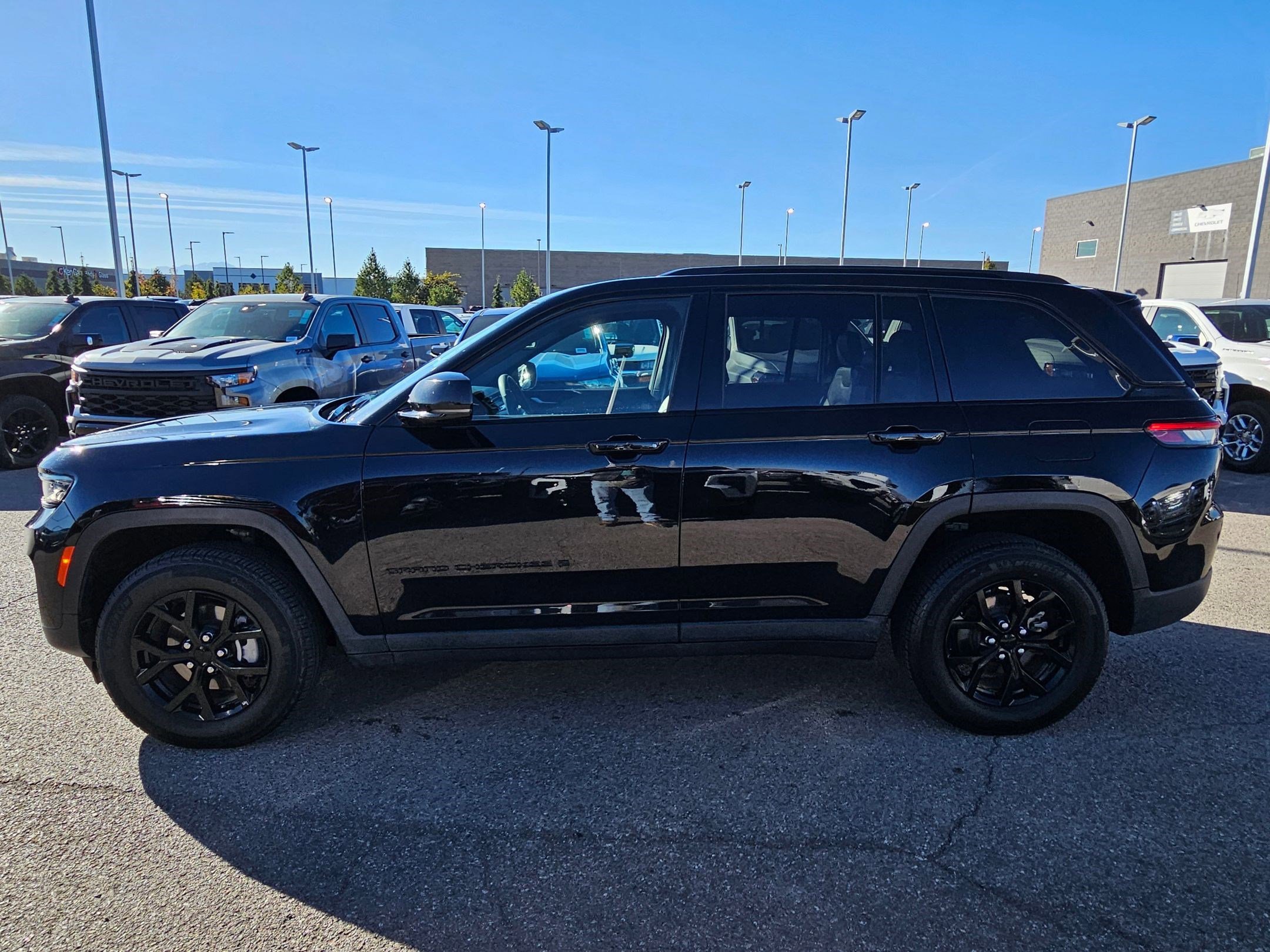 2024 Jeep Grand Cherokee Altitude photo 3