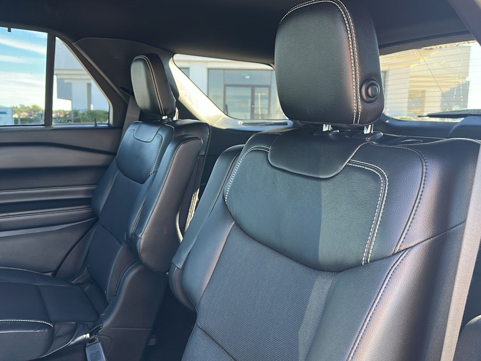 2020 Ford Explorer ST photo 4