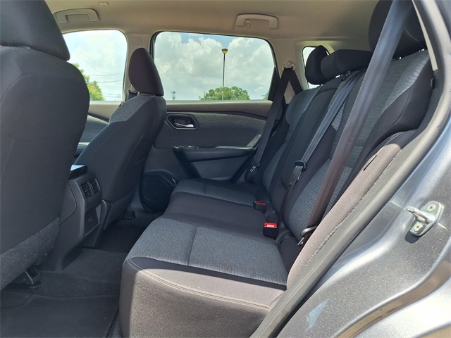2023 Nissan Rogue SV photo 10