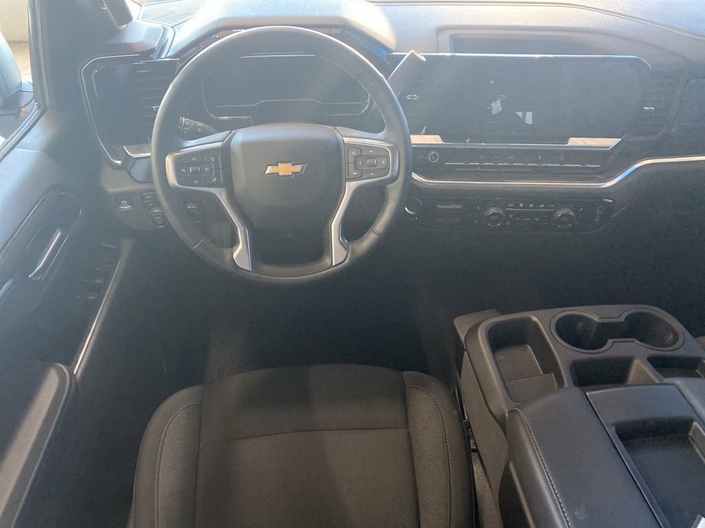 2025 Chevrolet Silverado 1500 LT photo 4