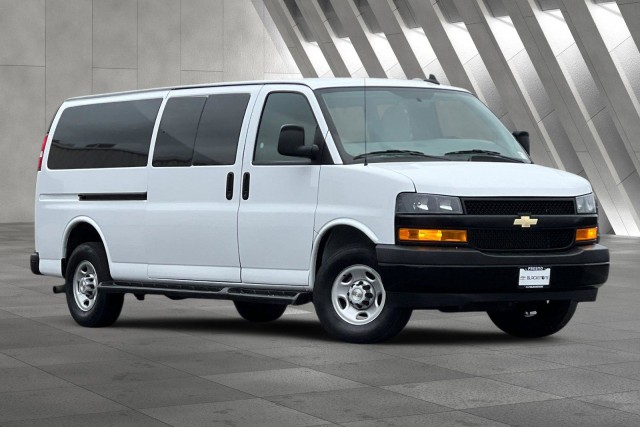 2023 Chevrolet Express Passenger LS's photo