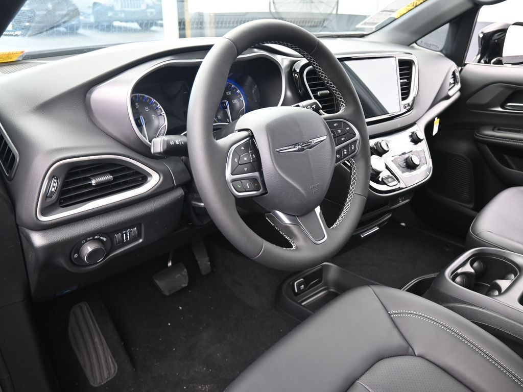 2026 Chrysler Voyager LX's photo