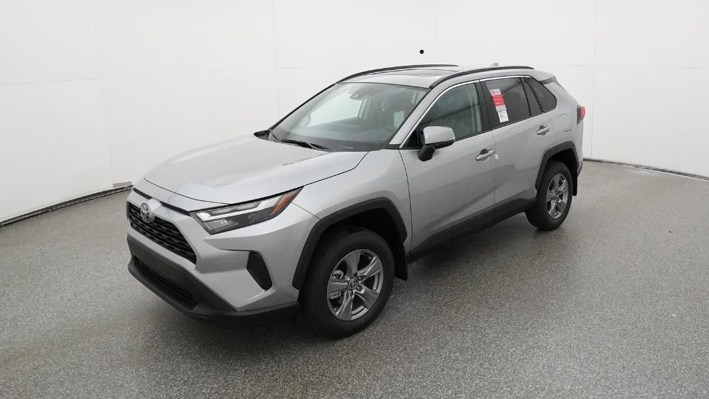 2025 Toyota RAV4 XLE's photo