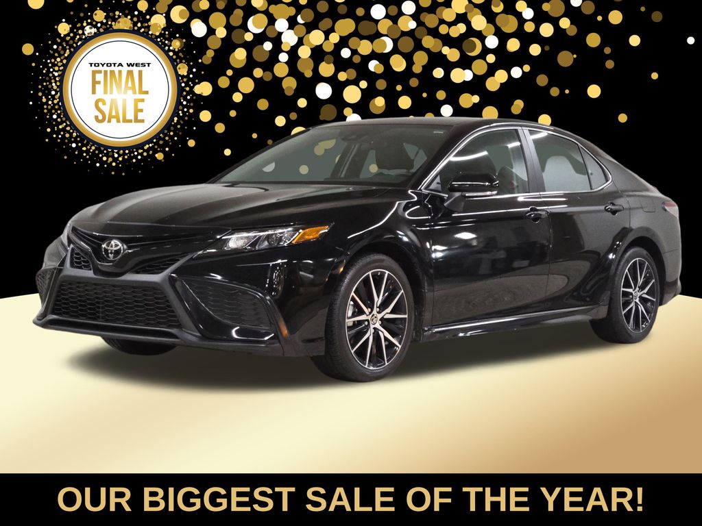 2024 Toyota Camry SE's photo