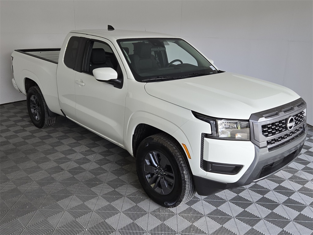 2025 Nissan Frontier SV photo 2