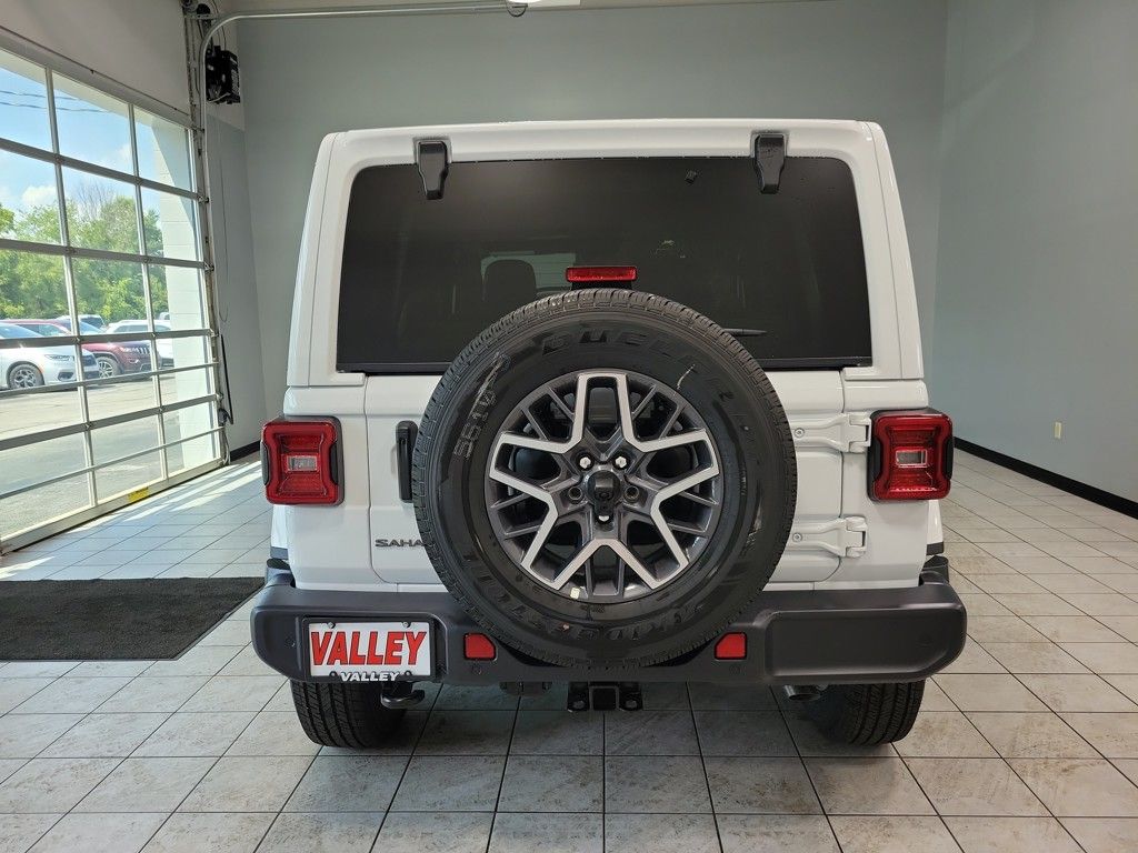 2025 Jeep Wrangler Sahara photo 5