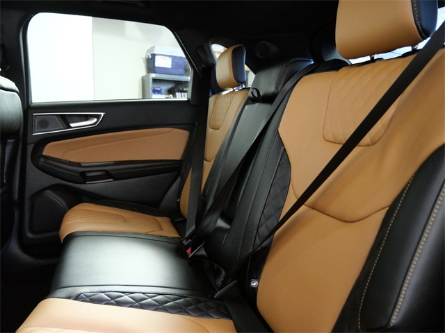 2023 Ford Edge Titanium photo 13