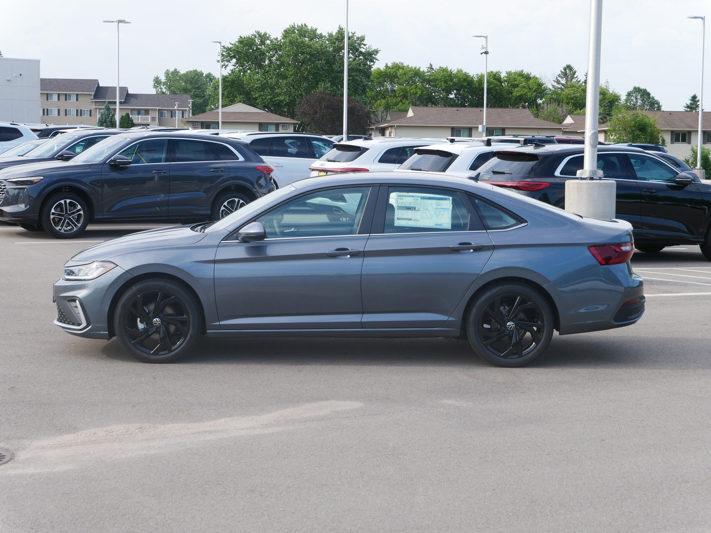 2025 Volkswagen Jetta SE photo 3