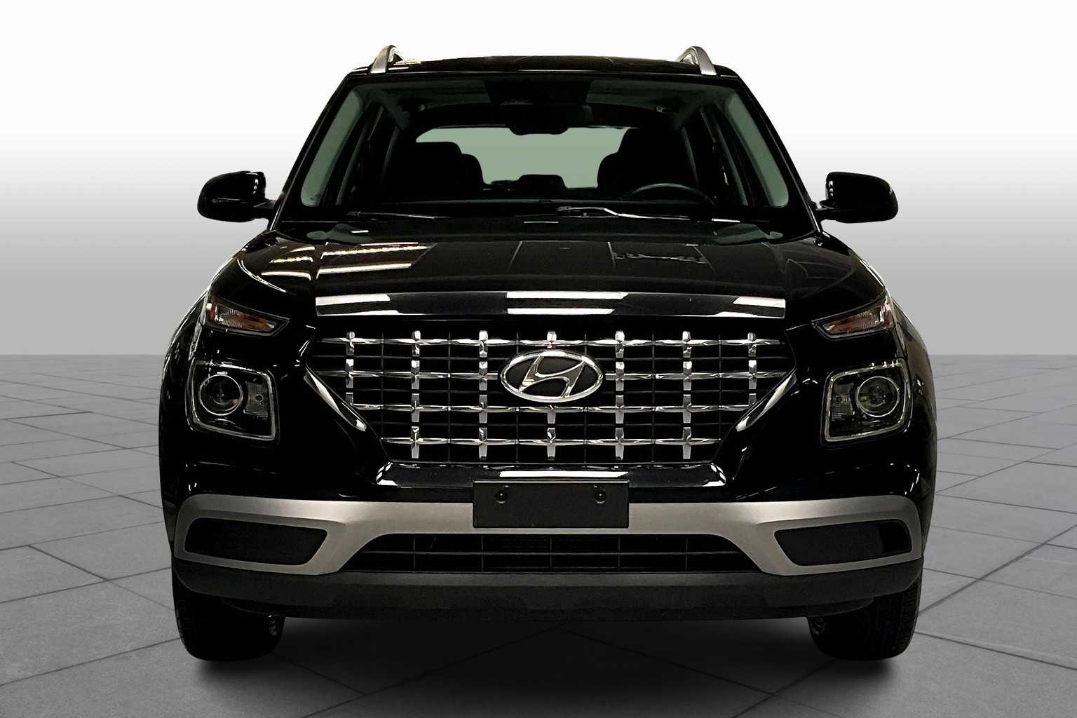 2023 Hyundai Venue SEL photo 3