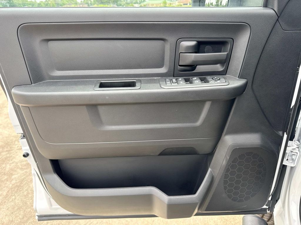 2025 Ram 2500 Tradesman photo 33