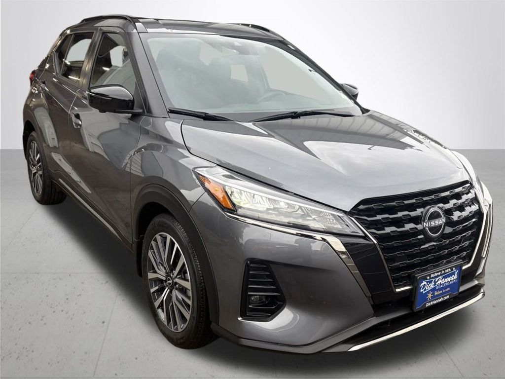 2023 Nissan Kicks SR photo 5