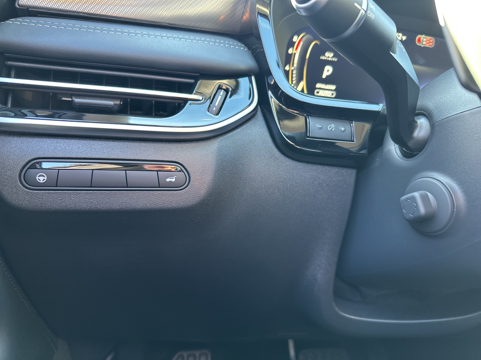 2026 Infiniti QX60 Luxe AWD photo 10