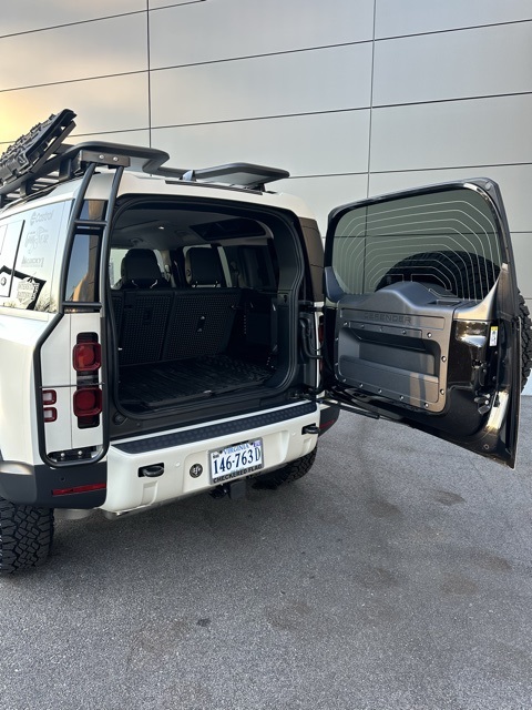 2024 Land Rover Defender 110 S photo 36