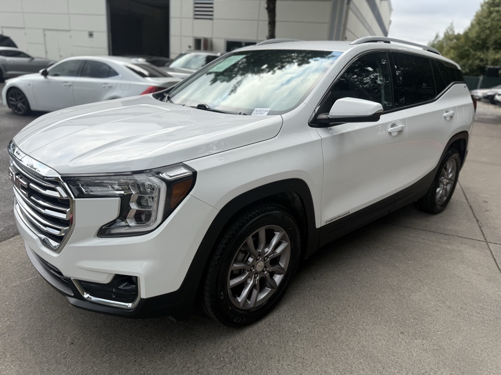 2024 Gmc Terrain SLT photo 2