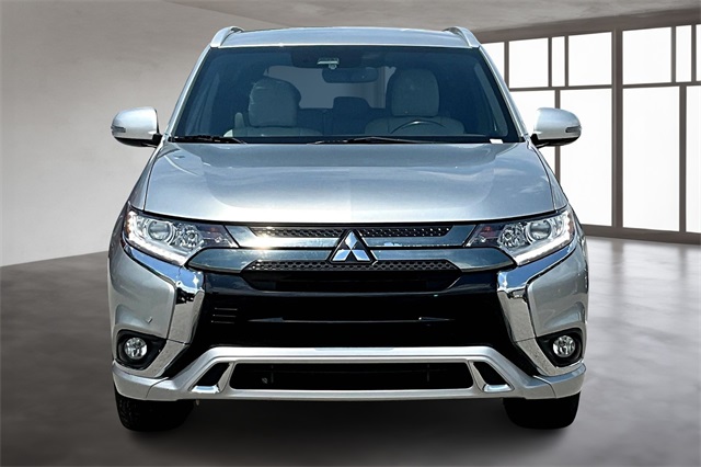 2022 Mitsubishi Outlander PHEV LE photo 4