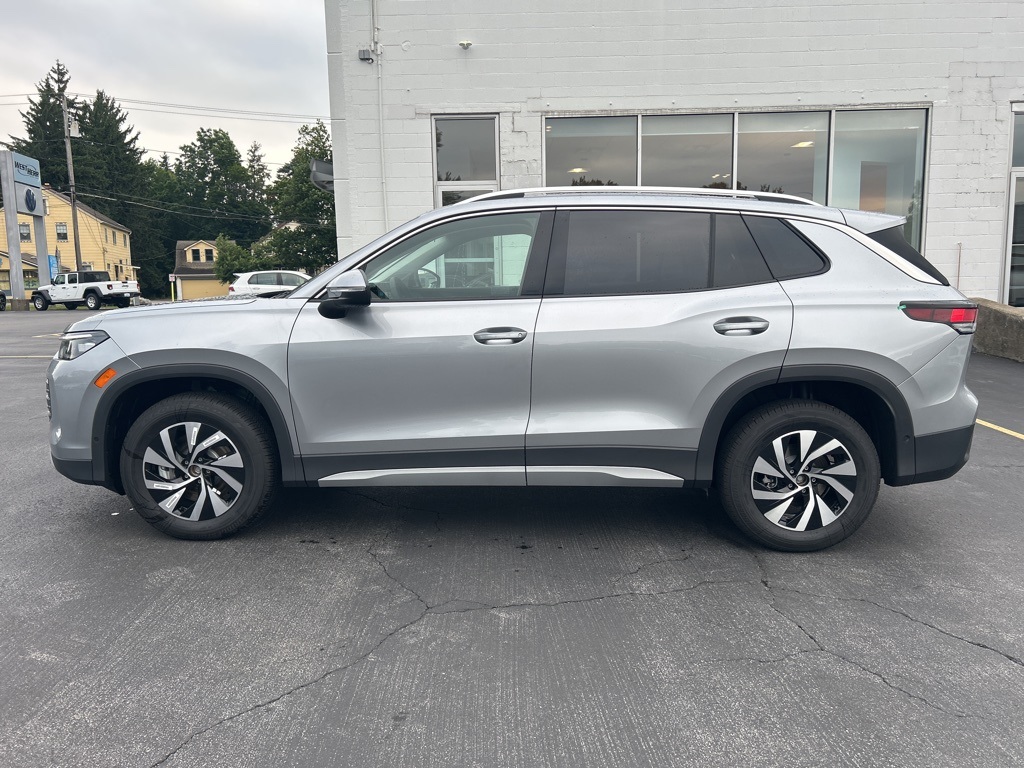 2025 Volkswagen Tiguan S photo 2