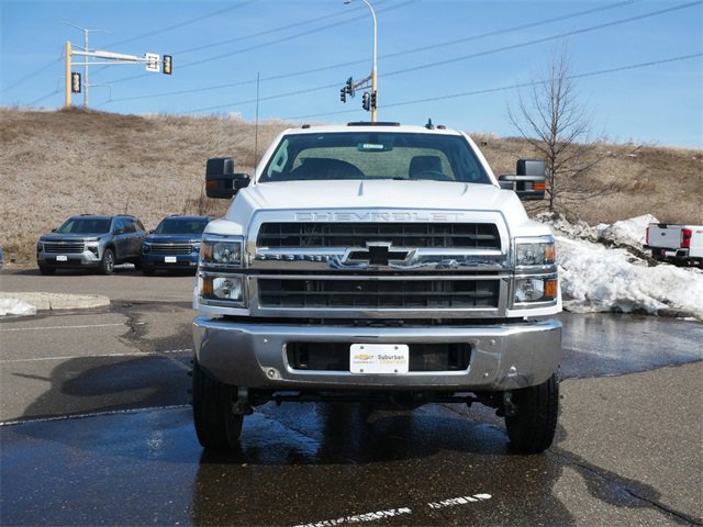 2024 Chevrolet Silverado 5500HD LT photo 2