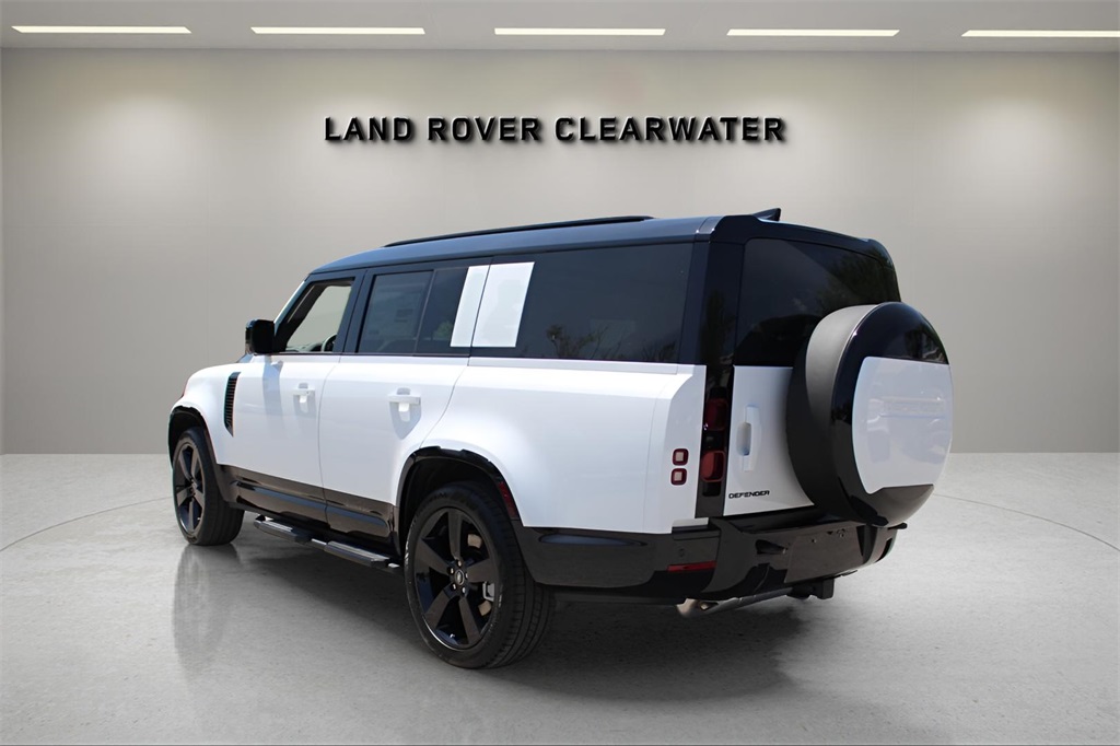 2025 Land Rover Defender 130 X-Dynamic SE photo 3