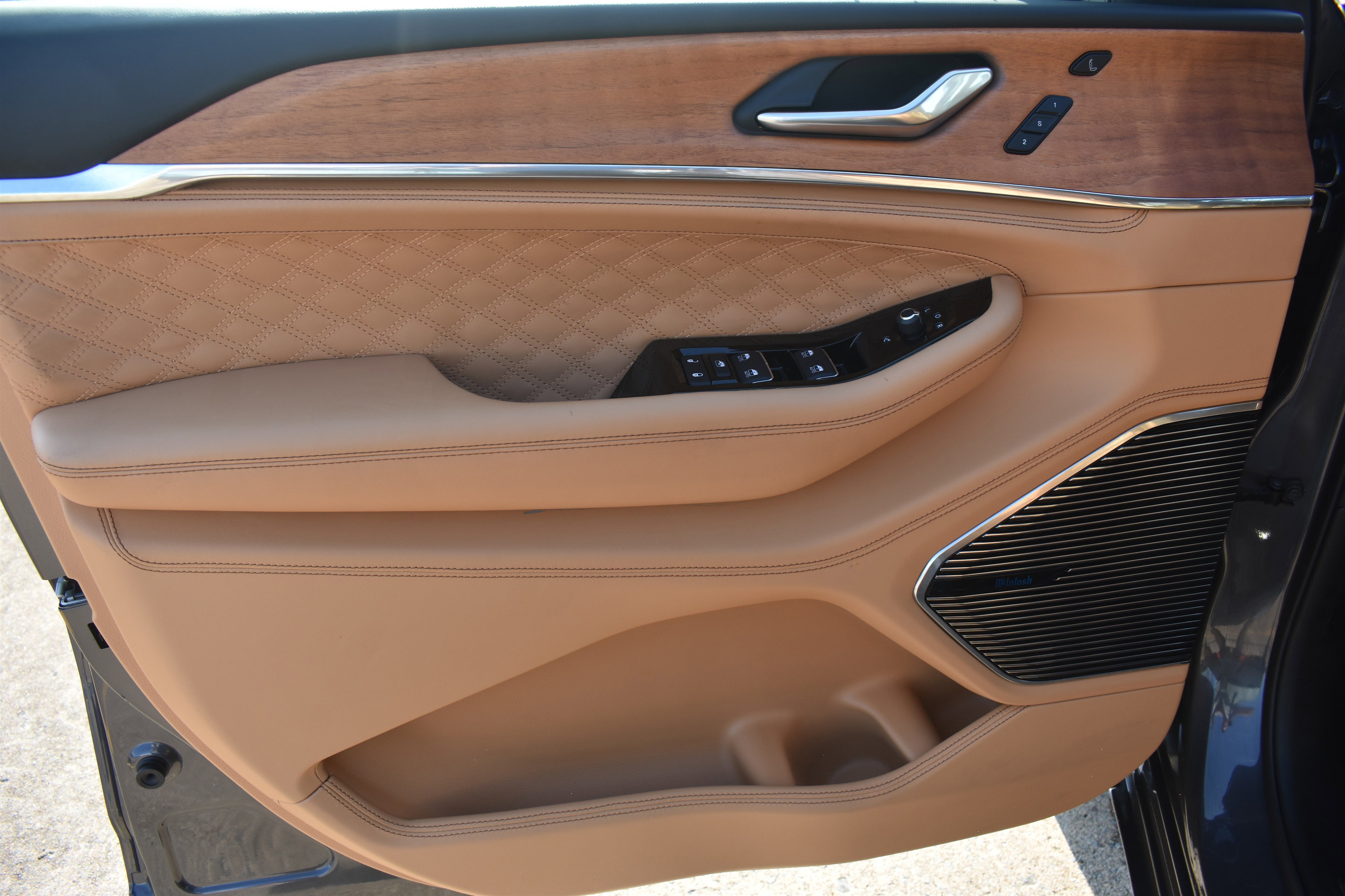 2022 Jeep Cherokee Summit 4xe photo 2