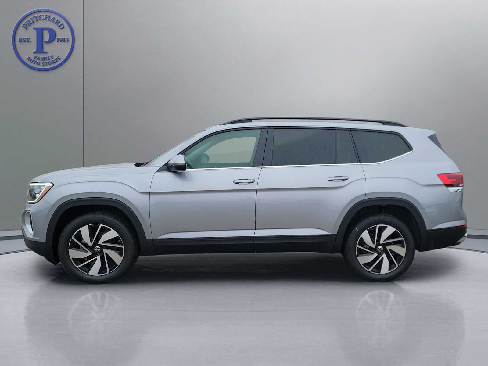 2025 Volkswagen Atlas SE Technology photo 2