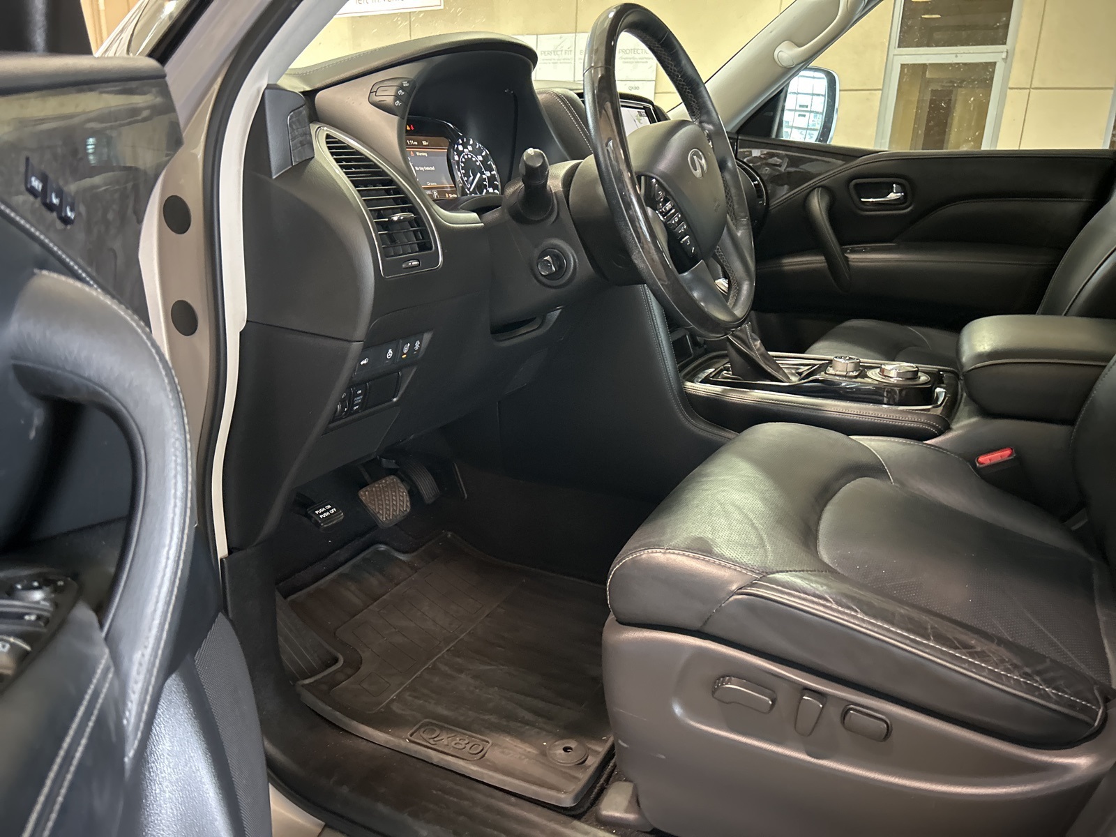 2021 Infiniti QX80 Luxe photo 13