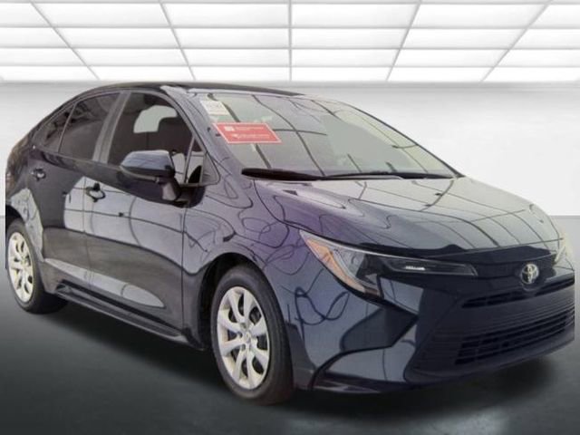 2024 Toyota Corolla LE's photo