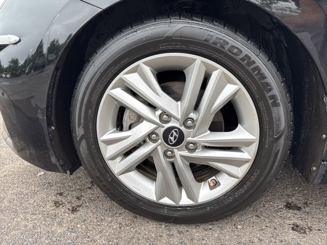 2020 Hyundai Elantra SEL photo 6