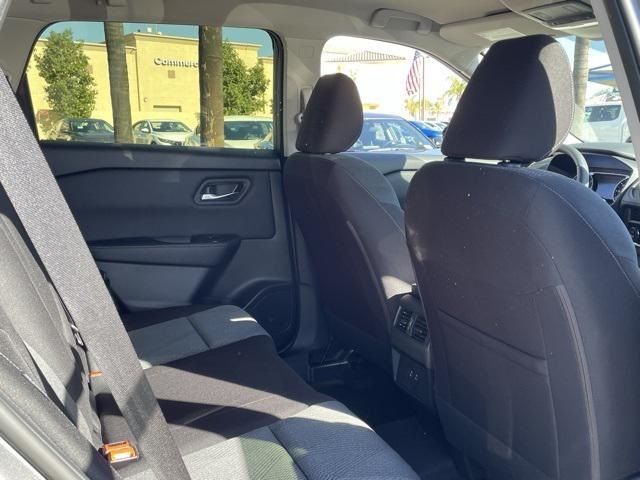 2025 Nissan Rogue SV photo 18