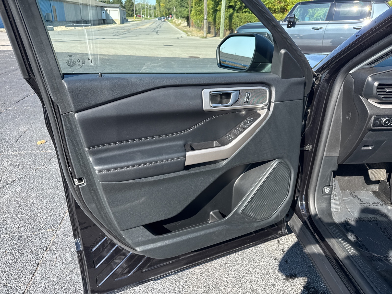 2023 Ford Explorer XLT photo 18