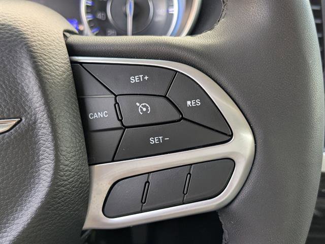 2022 Chrysler 300 Touring photo 12
