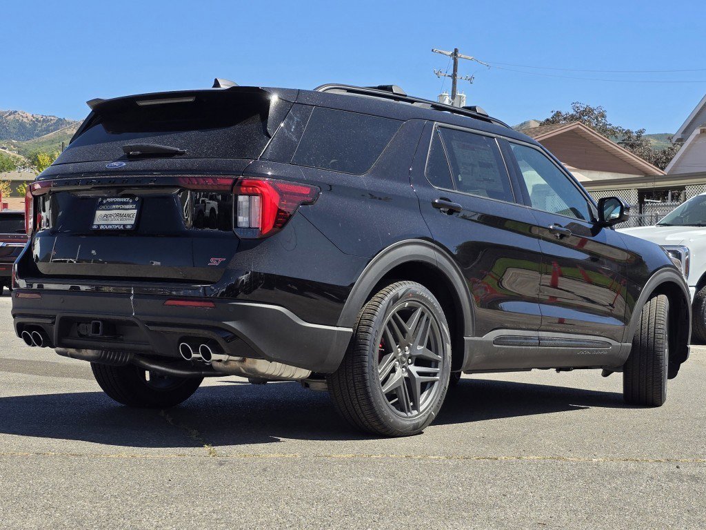 2025 Ford Explorer ST photo 4