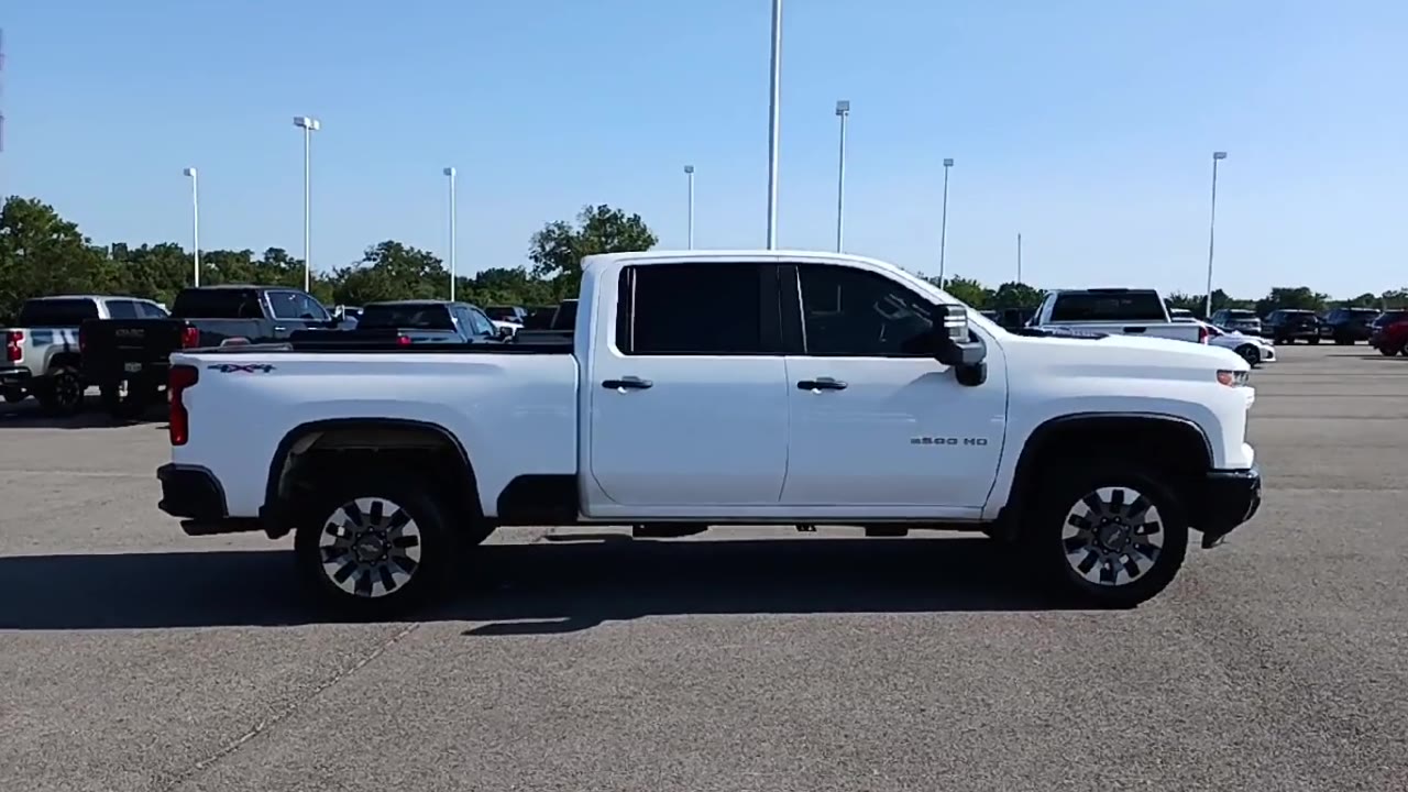 2024 Chevrolet Silverado 2500HD Custom photo 8