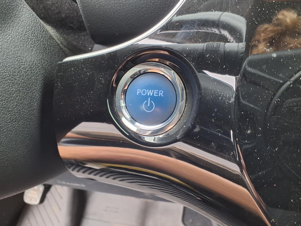 2022 Toyota Prius XLE photo 11