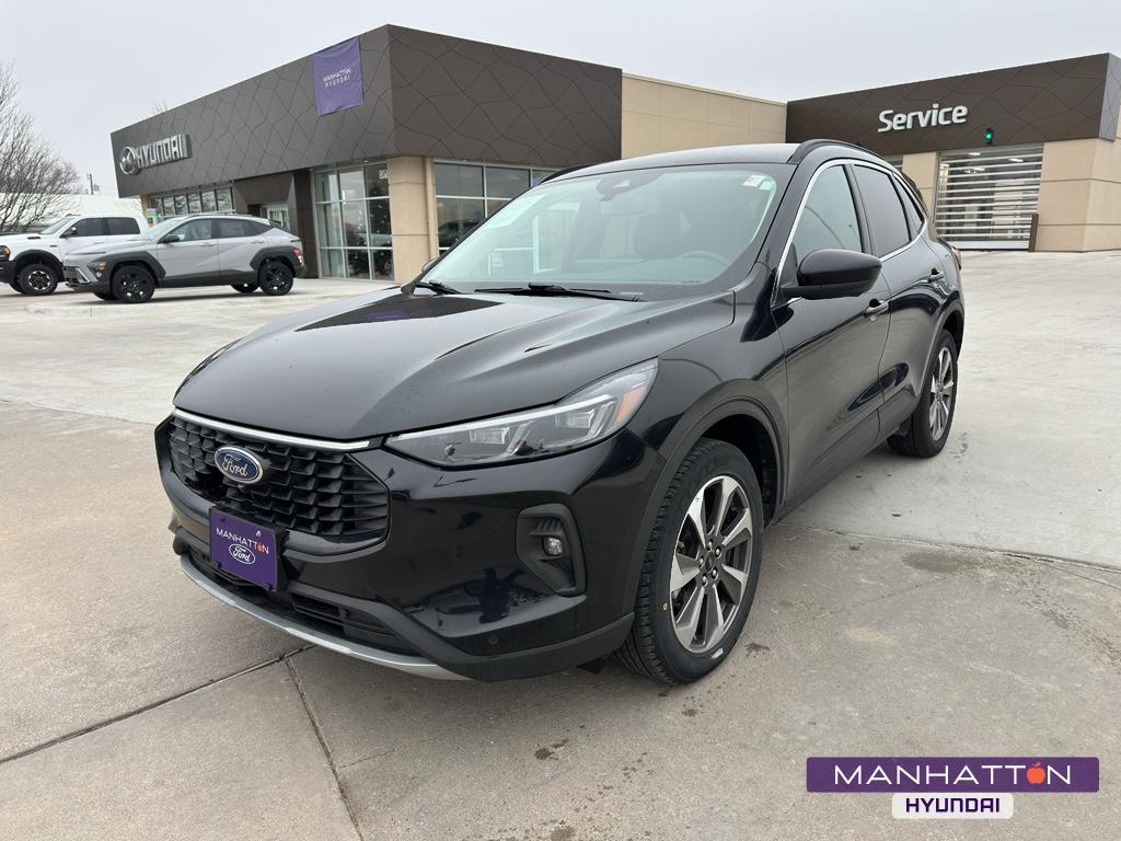 2024 Ford Escape Platinum's photo