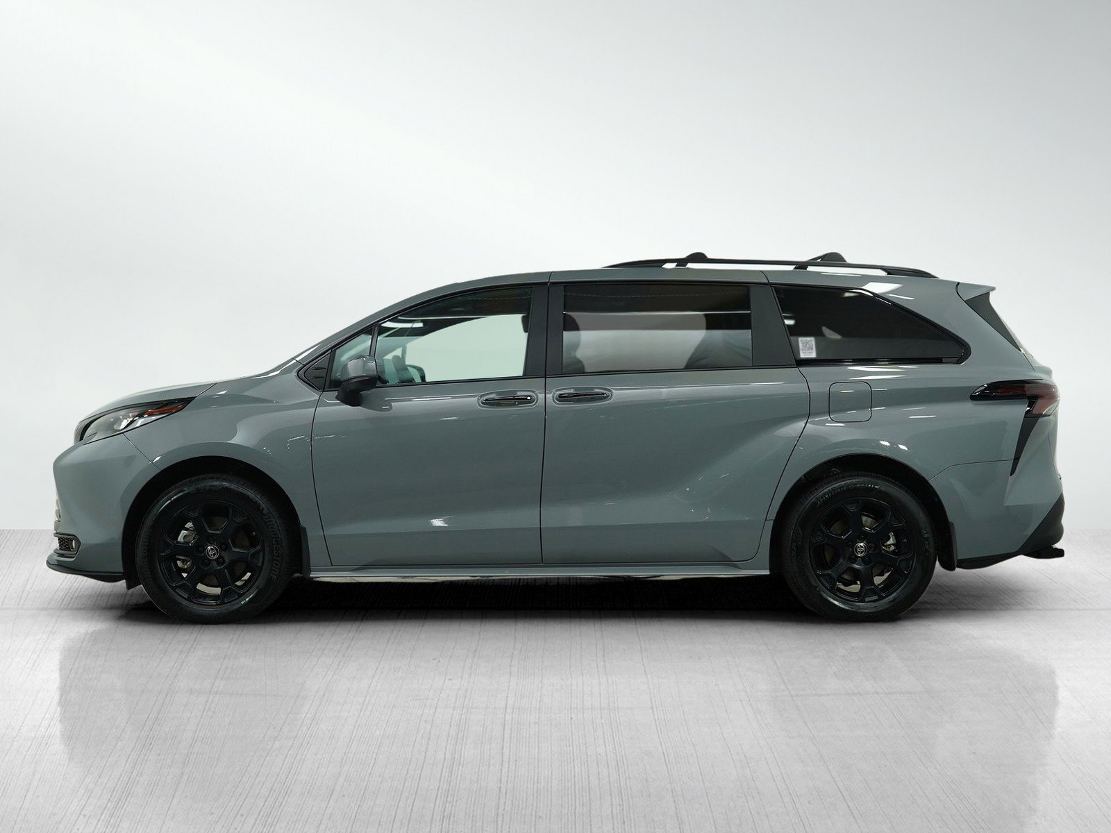 Used 2025 Toyota Sienna Woodland Edition with VIN 5TDCSKFC7SS167072 for sale in Bloomington, Minnesota