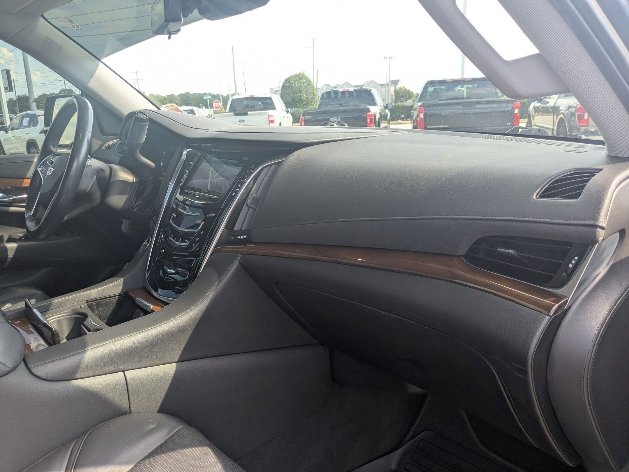 2020 Cadillac Escalade Luxury photo 26