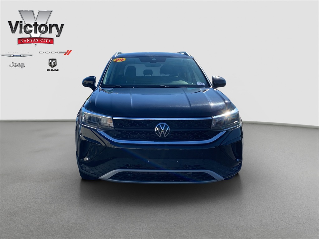 Used 2024 Volkswagen Taos SE with VIN 3VVSX7B20RM058746 for sale in Kansas City