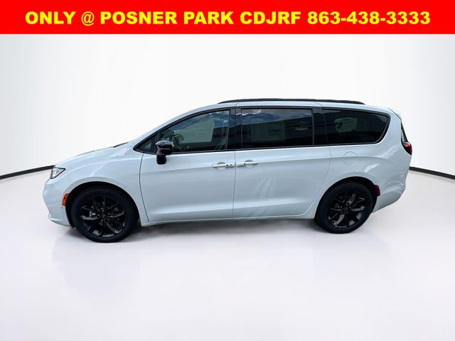 2026 Chrysler Pacifica Limited photo 8