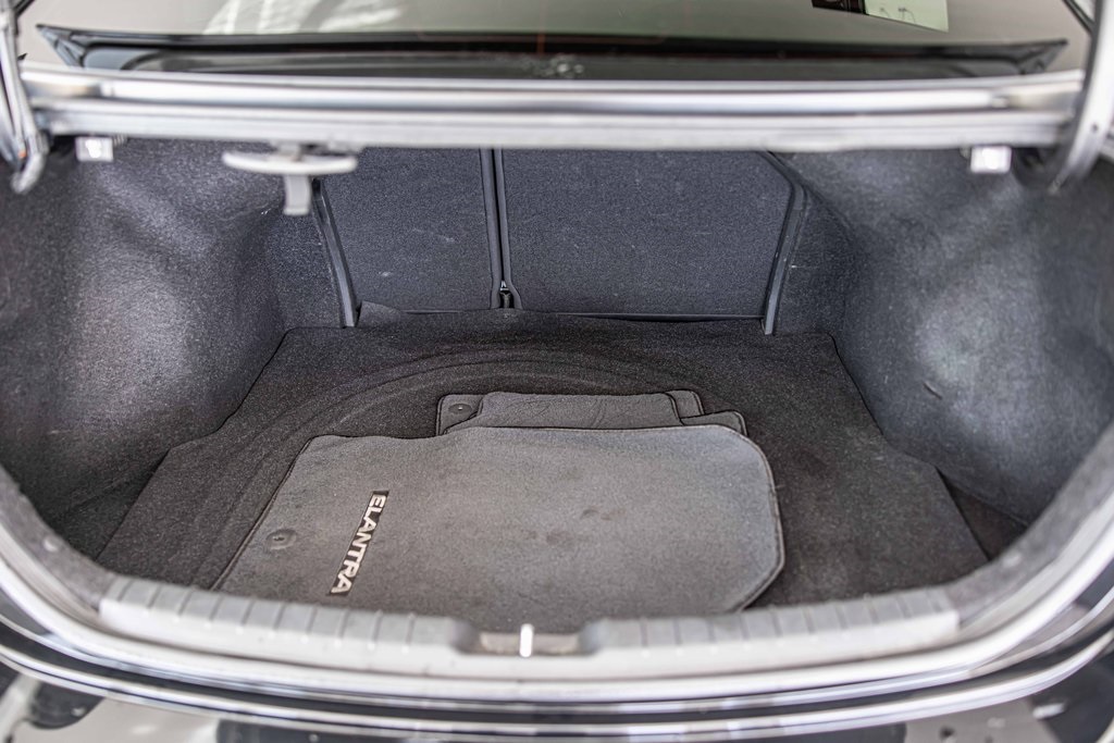 2018 HYUNDAI ELANTRA - Image 8