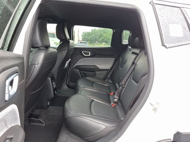 2023 Jeep Compass Latitude Lux photo 10