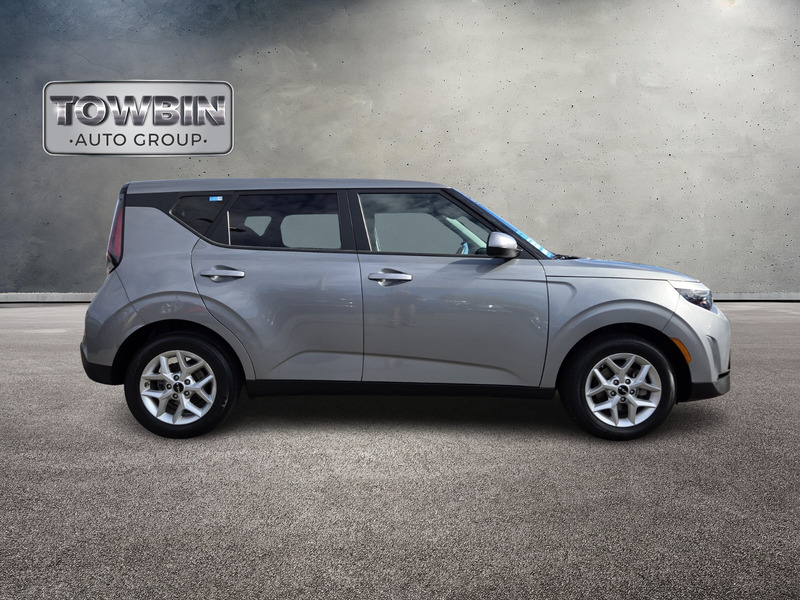 2023 Kia Soul LX photo 3