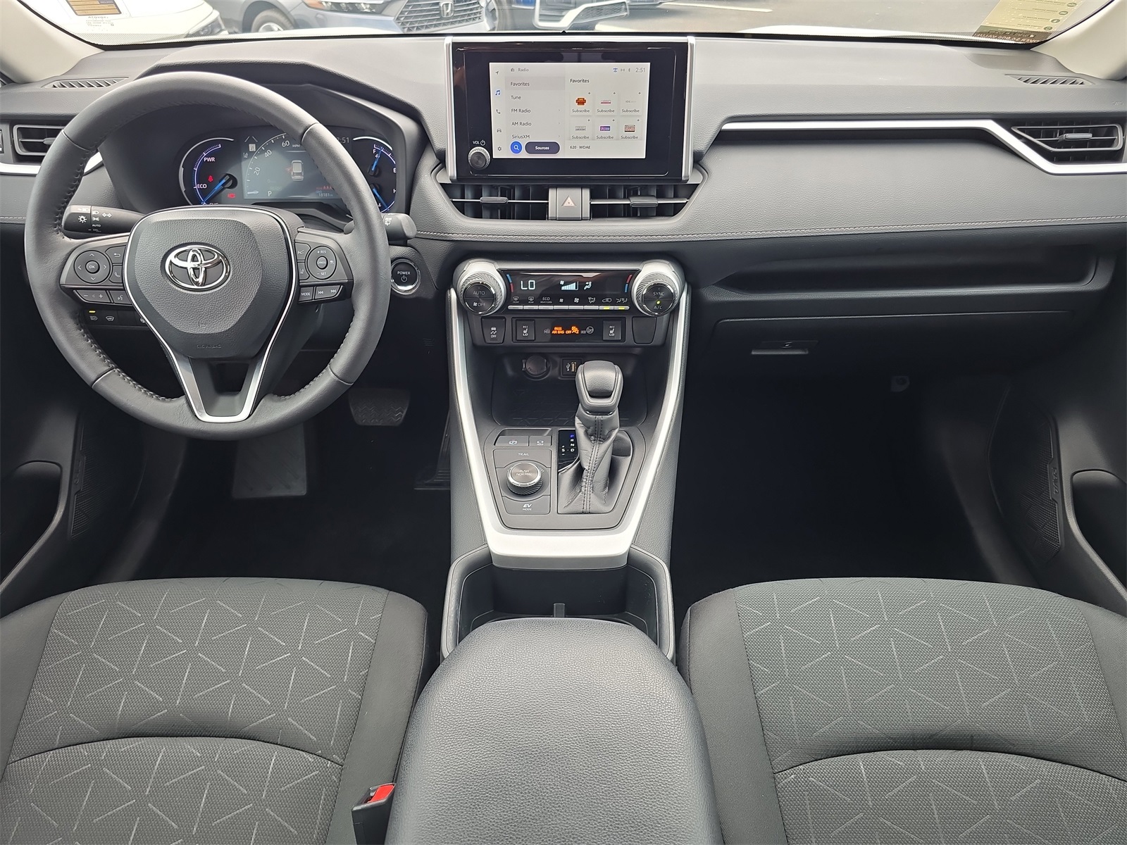 2024 Toyota RAV4 Hybrid XLE photo 9