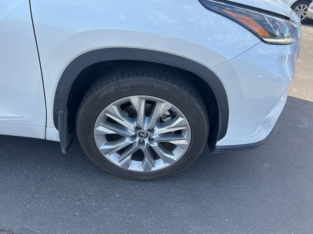 2022 Toyota Highlander Limited photo 9