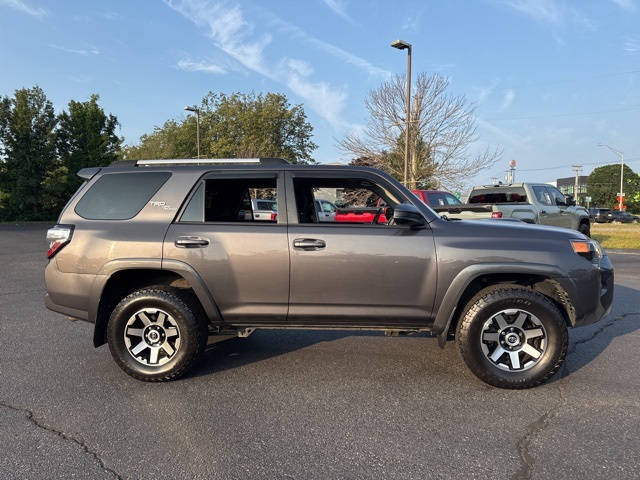 2018 Toyota 4Runner TRD Off-Road photo 2