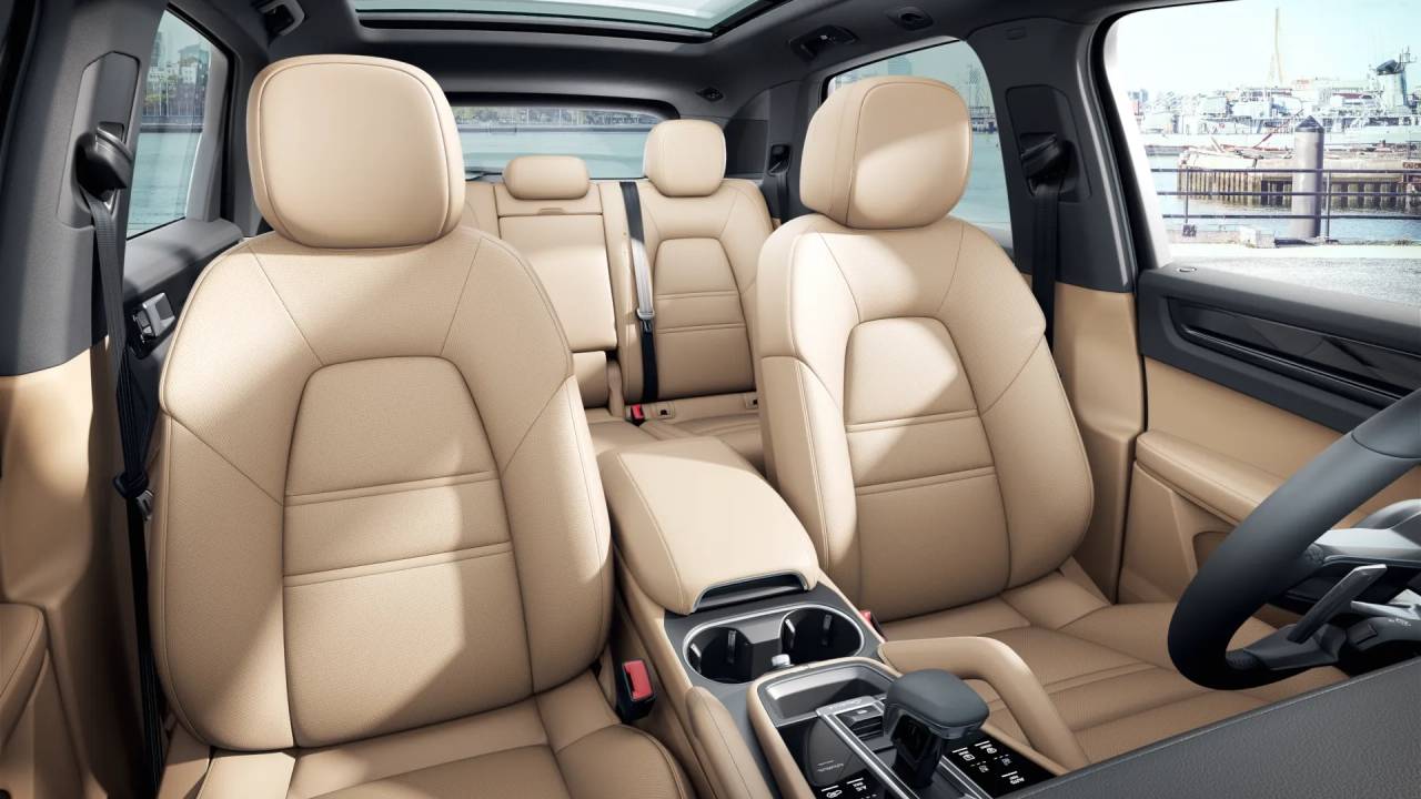 2023 Porsche Cayenne Platinum Edition photo 6