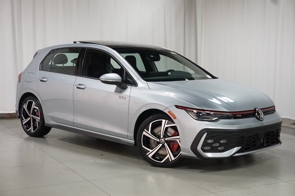 2025 Volkswagen Golf GTI SE photo 3