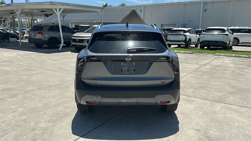 2025 Nissan Kicks SR photo 4