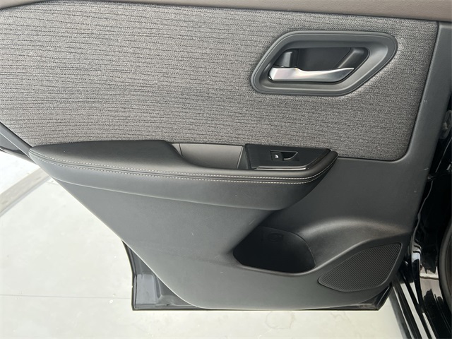2021 Nissan Rogue SV photo 26