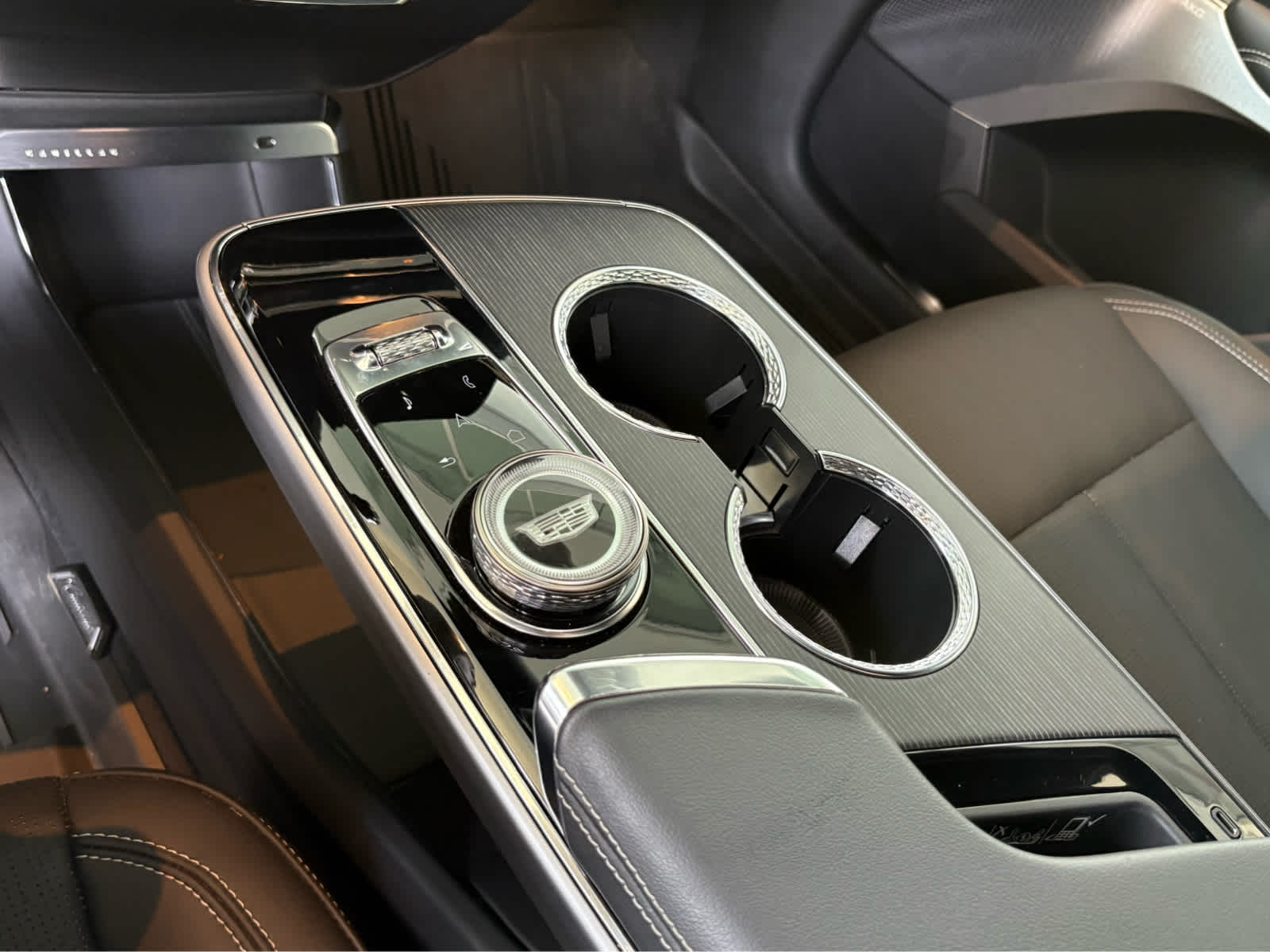 2024 Cadillac Lyriq Luxury photo 11